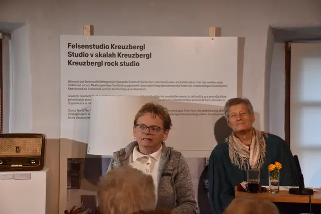 Herta Maurer Lausegger war ebenfalls anwesend und erklärte kurz zu den Dreharbeiten. | Foto: MeinBezirk/Carmen Rienzner