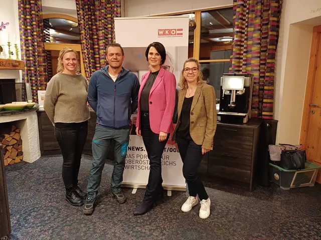 Erzählten ihre Geschichte aus EPU-Sicht – Manuela Kain (2.v.r) und Ralph Zauner umrahmt von Michaela Blindeneder (l.) und Alexandra Egger-Sydler (r.)(WKO).

 | Foto: WKO Bad Ischl