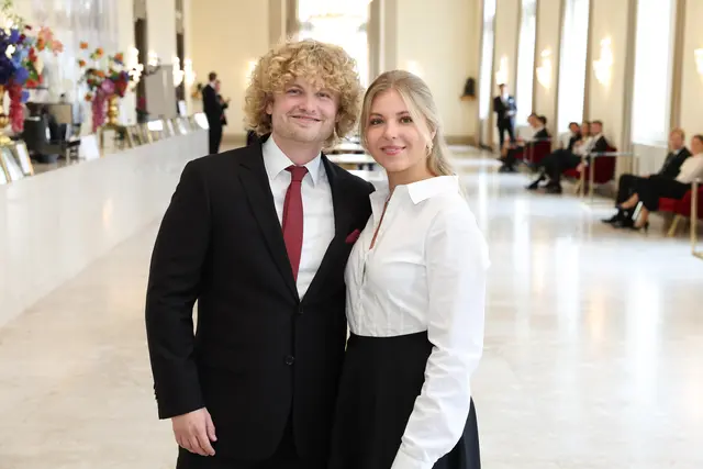 Auch Social-Media-Bekanntheit Paulus Bohl (alias Dr. Bohl) möchte einmal den Opernball eröffnen. Hier ist er mit seiner Freundin Léa Blanca beim Vortanzen am Sonntag zu sehen. | Foto: Katharina Schiffl