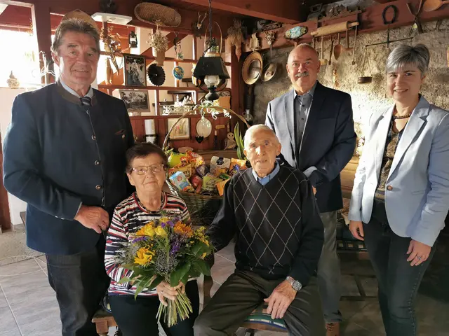Am 2.10. feierten Theresia und Leopold Schrenk aus Kronberg Diamantene Hochzeit. | Foto: Gemeinde
