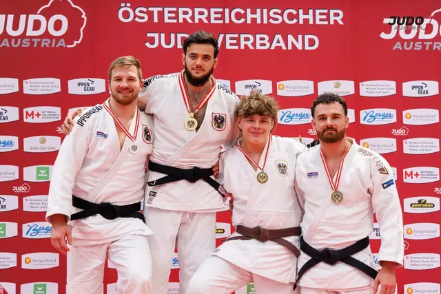 Michael Niederdorfer (links) holte Silber. Moritz Höllwart (rechts) holte Bronze. | Foto: Sanjindo/Judo Austria