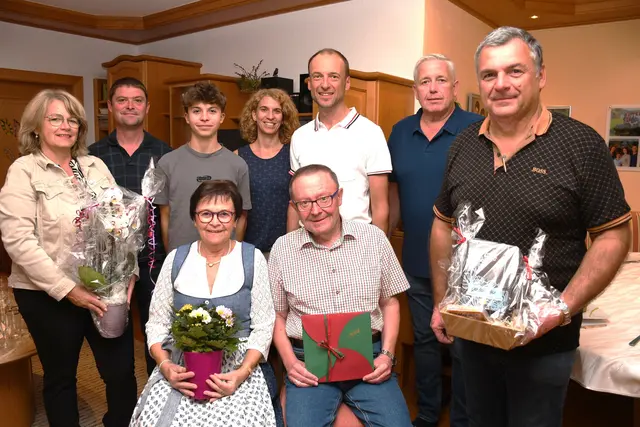 v.l. GR Brigitta Landstetter, Georg, Noah und Irmgard Stögmüller, Elisabeth und Franz Stögmüller, gfGR Karl Öckmayer, gfGR Oskar Mohr, Vizebgm. Josef Landstetter | Foto: Marktgemeinde Leiben
