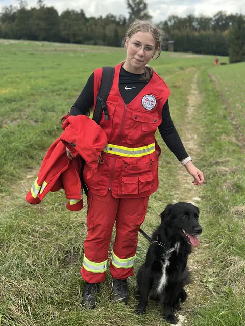 Menschen und Hunde der ÖRHB Oberösterreich stellten sich der mehrstündigen Überprüfung bei Tag und Nacht, um für die Personensuche tauglich zu sein. | Foto: ÖRHB LG OÖ