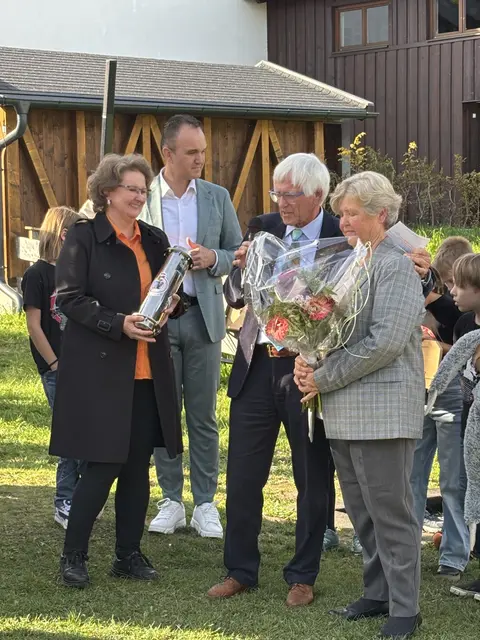 Jacob Noordzij bedankte sich bei seiner Frau, dass sie trotz schwieriger Zeiten – er leitete 30 Jahre den Akkordeonverein und war viel auf Reisen und wenig zuhause – zu ihm gehalten hat.  | Foto: Sarah Braun