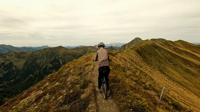 Die Wanderung über den Berggrat war mit Sicherheit der anspruchsvollste, aber auch der schönste Wegabschnitt. | Foto: Nico Forchthammer