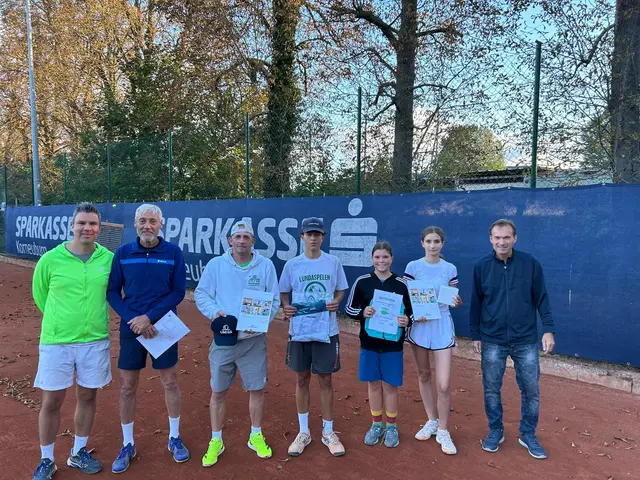 Obmann Wolfgang Wimmer, Christian Bauer, Bernhard Kraus, Laurenc Hollaus, Valentina Lehner, Kateryna Nesterenko, Turnierleiter Martin Angerer | Foto: UTK Langenzersdorf
