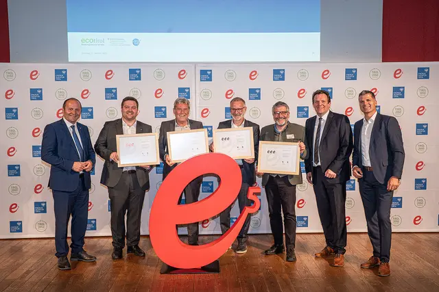 LH-Stv. Josef Geisler, Bgm. René Schweiger (Westendorf), Bgm. Helmut Berger (Kirchberg), Bgm. Reinhold Flörl (Kössen), Bgm. Stefan Jöchl (Reith), LR René Zumtobel und Rupert Ebenbichler (GF Energieagentur Tirol) (v. li.). | Foto: Energieagentur Tirol/Blitzkneisser