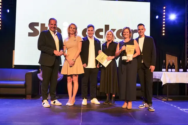 Langjährige Mitarbeiter der Firma Steinecker Moden mit Sitz in Randegg wurden in der Remise in Amstetten ausgezeichnet.
 | Foto: Steinecker Moden GmbH