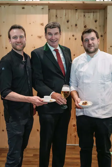 Kulinarisch wurden di Gäste natürlich bestens versorgt.  | Foto: Zillertalbier