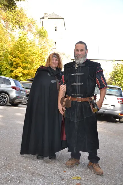 Auch manch Besucher kleidete sich zeitgemäß - wie etwa Susanne und Thomas Pröstling aus Neulengbach. | Foto: Alexander Fritsch