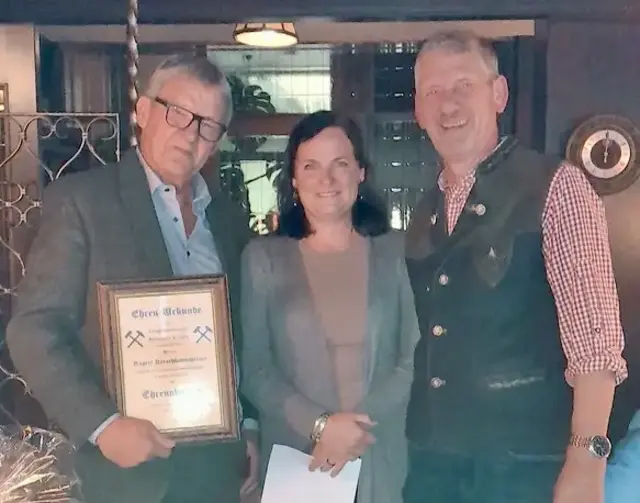 Freude bei der Amtsübergabe (v. l.): Rupert Kerschbaumsteiner (scheidender Obmann), Obfrau DI Gerhild Stadtschnitzer-Kolb, Reinhard Piswanger (stv. Kassier). | Foto: Knappschaft Erzberg