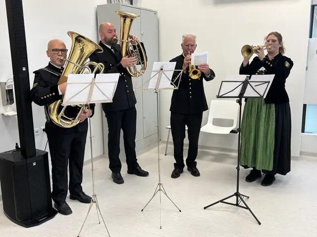 Eine Abordnung der Werkskapelle Kindberg spielte bei der Eröffnung.  | Foto: MeinBezirk/Angelina Koidl