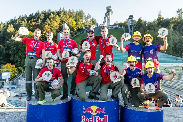 Auch in den Staffelbewerben zeigte sich der wahre Geist des Events: Kampf, Zusammenhalt und Begeisterung. | Foto: ©Simon Rainer_Red Bull Content Pool