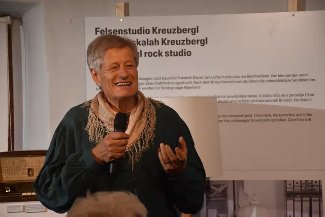 Volker Pawliska trug seine Texte vor.  | Foto: MeinBezirk/Carmen Rienzner