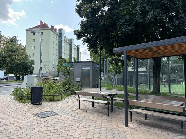 Die öffentliche Toilette im Leopold-Rister-Park wird immer wieder von Drogenkonsumenten aufgesucht. Mit der Aktion "Sicheres Wien" will die Stadt Anwohnende über mögliche Reaktionen informieren. | Foto: Nathanael Peterlini/MeinBezirk
