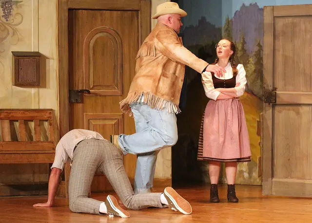 Kleinganove Schorsch alias Sheriff (Michael Schwaighofer, mitte). | Foto: Schwaighofer