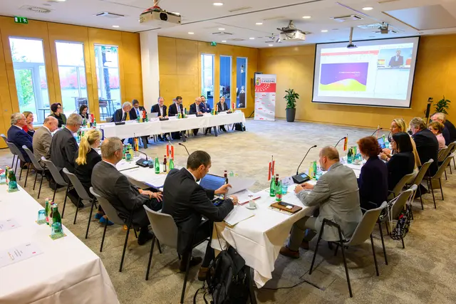Die Sitzung der Landtagspräsidentinnen und Landtagspräsidenten im Konferenzzentrum Geinberg.  | Foto: Werner Kerschbaummayr