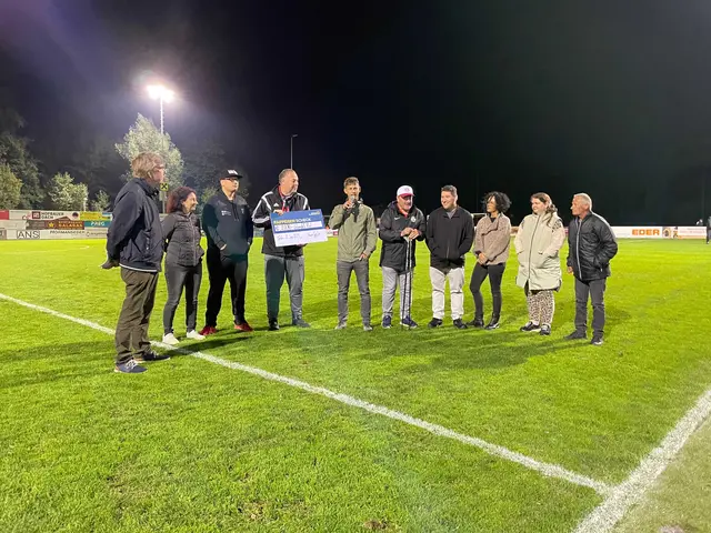 Die Spende wurde bei einem Regionalliga-Match übergeben. | Foto: Alois Furtner