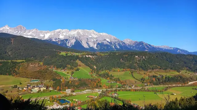 Blick von der Reiteralm Panoramastraße hinunter ins Tal