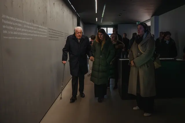 Rundgang durch die österreichische Länderausstellung in Block 17 in der Gedenkstätte Auschwitz-Birkenau. | Foto: Mateusz Golomb/Okiem Sportowca