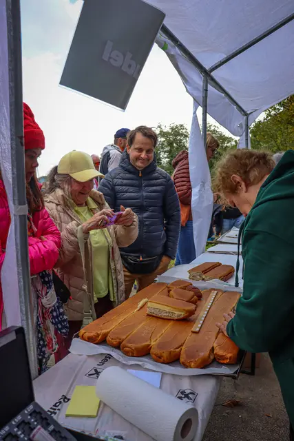 Burggraben voller Gäste: Kastanienfest in Forchtenstein ein Hit. | Foto: Alejandra Ortiz