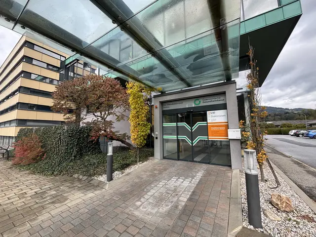 Eingang zur neuen Primärversorgungseinheit in Kindberg am Vösendorfplatz 1.  | Foto: MeinBezirk/Angelina Koidl