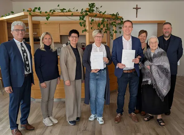 Gerhard Uitz, Bernadette Preis, Susanne Ripper, Sonja Hofmann, Martin Stadler, Cornelia Ledermüller, Sr. Monika, Kaplan Manuel Sattelberger. | Foto: PMS Zwettl