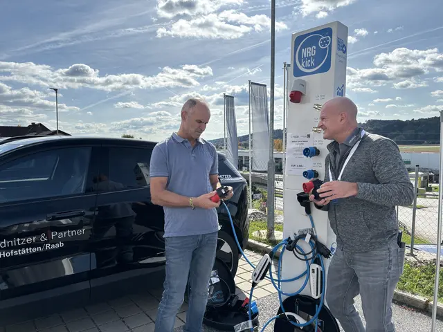 Informiert wurde unter anderem rund um die Ladeeinheit NRGkick.  | Foto: MeinBezirk/Engelmann