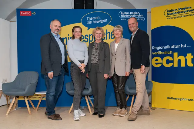 Vizebürgermeister Harald Busta, Miriam Fussenegger, Bürgermeisterin Margarete Jarmer, Petra Staufer-Steinnocher und Michael Battisti. | Foto: Fotostudio Jarmer