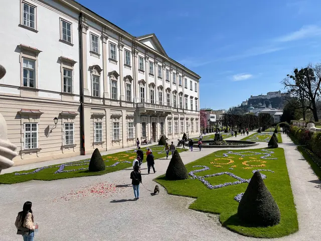 Einen Blick hinter die Kulissen bekommen Interessierte bei der Langen Nacht der Demokratie im Schloss Mirabell. 
 | Foto: Franz Neumayr 