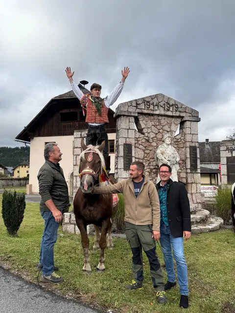 Valentin Nessman, Valentin Rull, Landtagsabgeordneter Ronny Rull und Manuel Jury  | Foto: ÖVP-Club