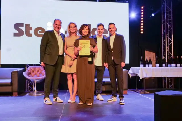 Langjährige Mitarbeiter der Firma Steinecker Moden mit Sitz in Randegg wurden in der Remise in Amstetten ausgezeichnet.
 | Foto: Steinecker Moden GmbH