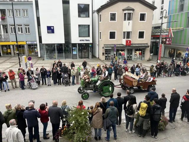 Die Umzugsteilnehmer zeigten, wie vielfältig die Landwirtschaft sein kann. | Foto: Barbara Fluckinger