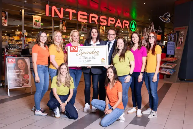 5.000 Euro-Spende für den Verein „Train to eat“: Das Team von ‚Train to eat‘ freut sich über die Unterstützung. | Foto: INTERSPAR/Gernot Gleiss