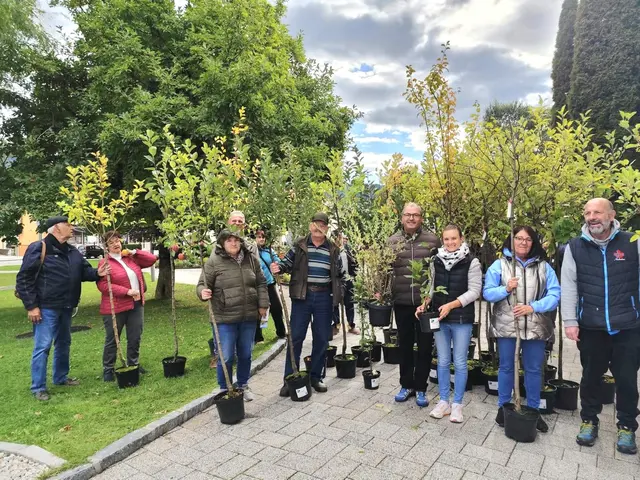 Die KLAR! Ossiacher See-Gegendtal lud mit Baumschule Teuffenbach und Gemeinde Steindorf zur kostenlosen Verteilaktion.  | Foto: KLAR GTOS