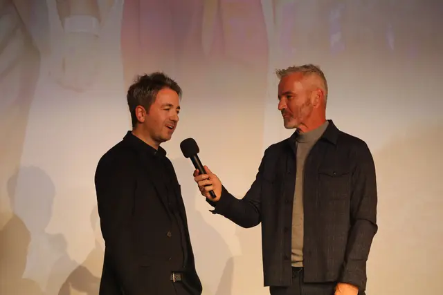 Modehaus-Chef Josef Nagl: "Shopping soll zum Erlebnis für alle werden." Falls ein Mann einmal länger warten muss, während die Frau anprobiert, lädt die Bar im Modehaus zu einem gemütlichen Drink ein. | Foto: Agnes Etzer