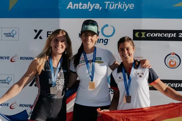 Nach Doppel-Gold bei der WM-2024 jubelt Ruder-Ass Magdalena Lobnig (Mitte) nun über ihren zweiten EM-Titel vor Laura McKenzie. | Foto: Gramm Productions