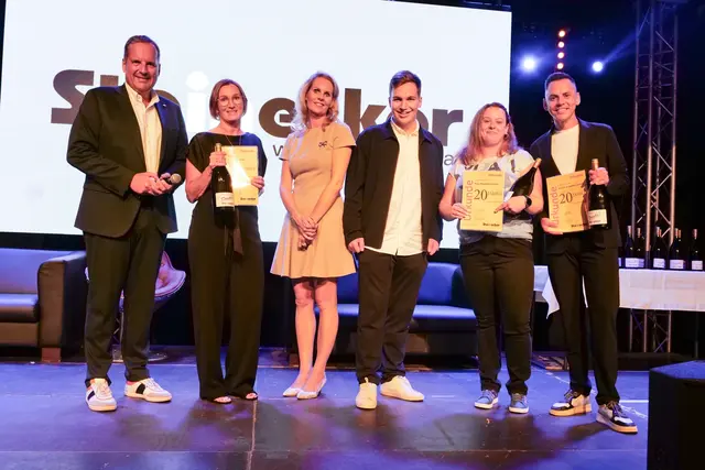 Langjährige Mitarbeiter der Firma Steinecker Moden mit Sitz in Randegg wurden in der Remise in Amstetten ausgezeichnet.
 | Foto: Steinecker Moden GmbH