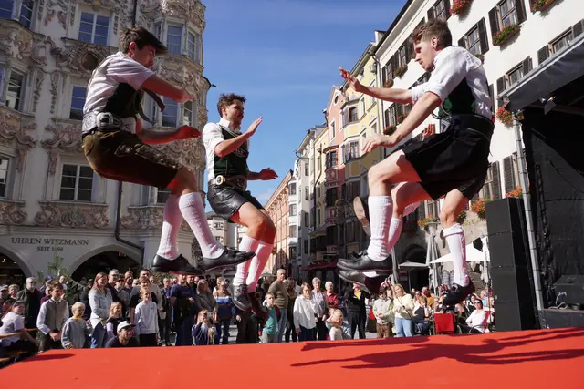 Traditionelle Tänze wurden ebenfalls präsentiert.  | Foto: AMG
