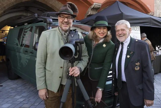 Die Gastgeber und und die Initiatorin des Tag des Wildes feierten das 10-jährige Jubiläum gemeinsam. v.l. Bezirksjägermeister Franz Xaver Gruber, Fiona Primus und Landesjägermeister Anton Larcher. | Foto: inpublic