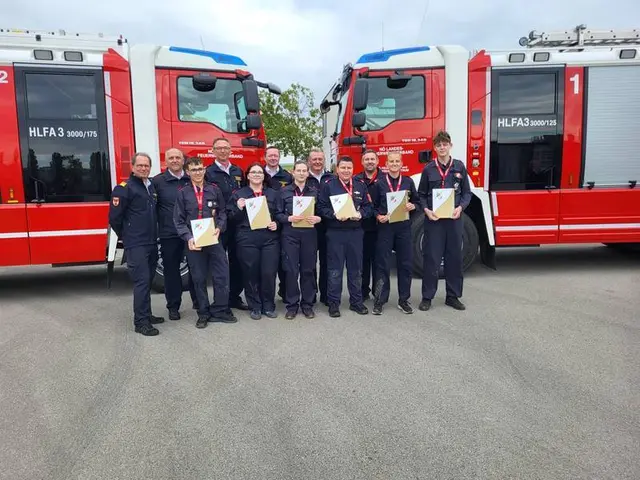 Das Bezirksfeuerwehrkommando gratulierte Svenja Hofbauer, David Buchinger, Alina Nichtawitz, Alfred Grabl, Naomi Potocnik und Maximilian Bock für ihren Einsatz, ihr Durchhaltevermögen und ihre hervorragenden Leistungen. | Foto: Feuerwehr