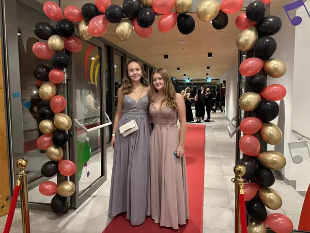 Bereits um 18.30 Uhr trudelten die ersten Gäste ein. | Foto: MeinBezirk/Magdalena Schröttner