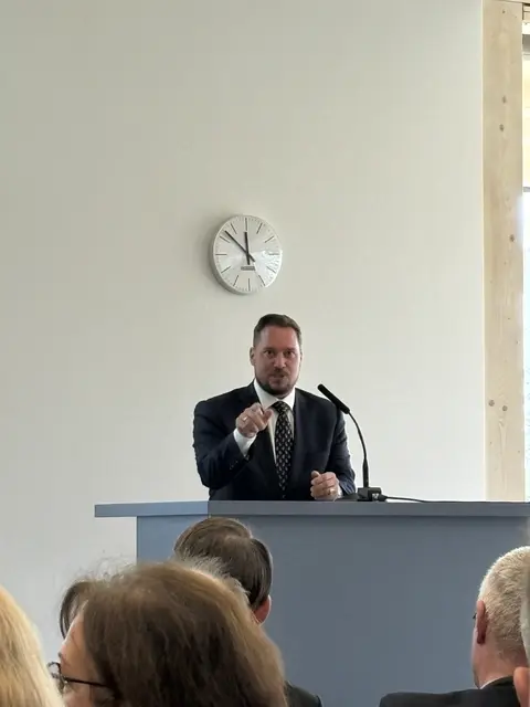 FPÖ-Klubobmann Marco Triller kam als Gesundheitssprecher seiner Partei in Vertretung von LH Mario Kunasek. | Foto: MeinBezirk/Angelika Kern
