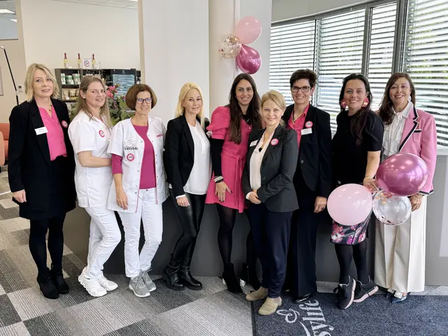 Gründerin Veronika Perchtold (r.) stolz: „Ein Wunsch vieler Interessent:innen wurde wahr – easylife ist da! Ein starkes Team ist für alle bereit, die endlich erfolgreich abnehmen möchten!“