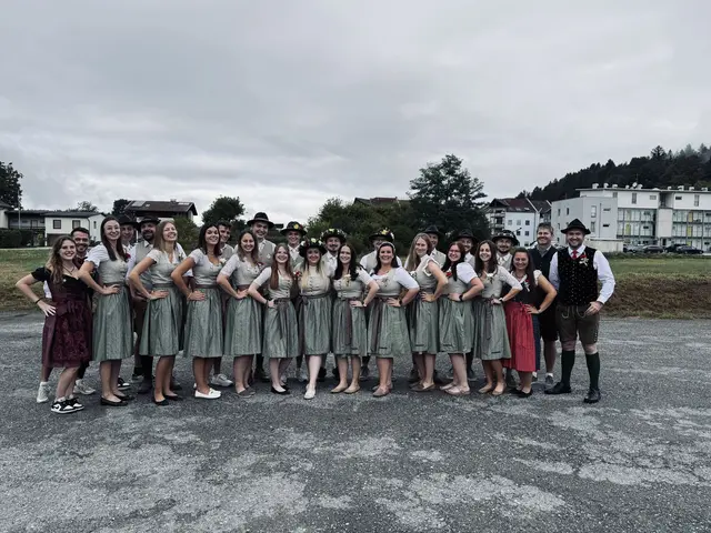 Heuer beim Kirchtagsladen konnte die neue „Föderlacher Tracht“ das erste Mal präsentiert werden.  | Foto: Zechgemeinschaft Föderlach
