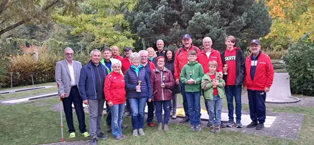 Foto: Rudolf Ettenauer, Präsident Peter Zimmel, Ludwig Kiss, Christian Huber, Hannelore Weber, Herbert Sonntag, Irene Krammel, Manfred Schlager, Brigitte Winterleitner, Herta Huber-Priesching, Karl Weber, Sonja Oberleitner, Ernst Sigmund, Clemens Müllner, Markus Müllner, Valentin Müllner, Johannes Müllner, Obmann Gottfried Krammel