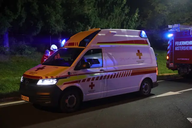 Komplett demoliert: Kleintransporter kracht gegen Mitternacht ungebremst gegen das Heck eines Lkw auf der A8 Innkreisautobahn bei Pichl. | Foto: laumat.at