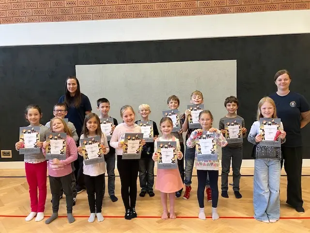 Zum Abschluss des Workshops erhielt jedes Kind eine Urkunde als Erinnerung an einen lehrreichen und spannenden Vormittag. | Foto: Volksschule Meggenhofen