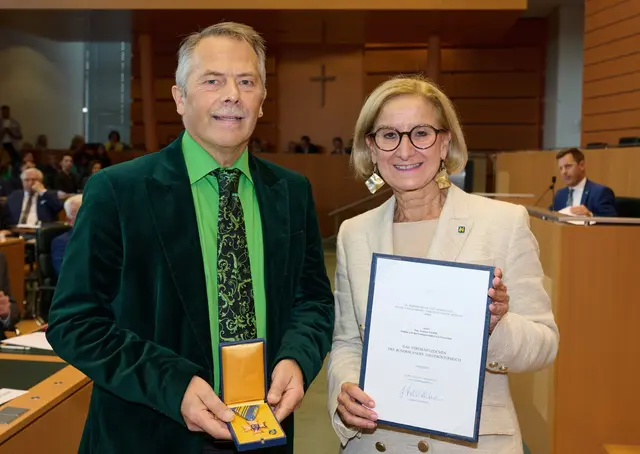 Andreas Vanek und Johanna Mikl-Leitner. | Foto: NLK Pfeiffer