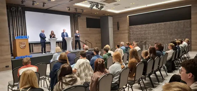 Am Abend wurde im Stadtsaal diskutiert. | Foto: EUROPE DIRECT Salzburg Süd